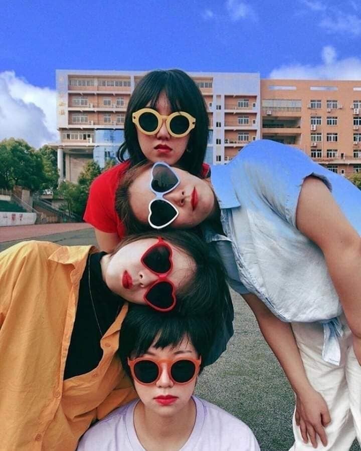 7 friends group dp girl cartoon