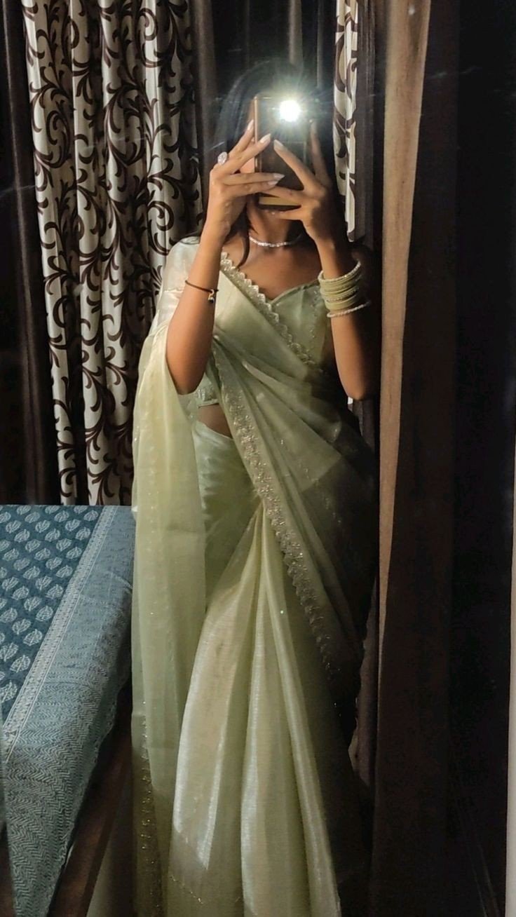 black saree girl dp hd for instagram black saree girl dp hd for instagram