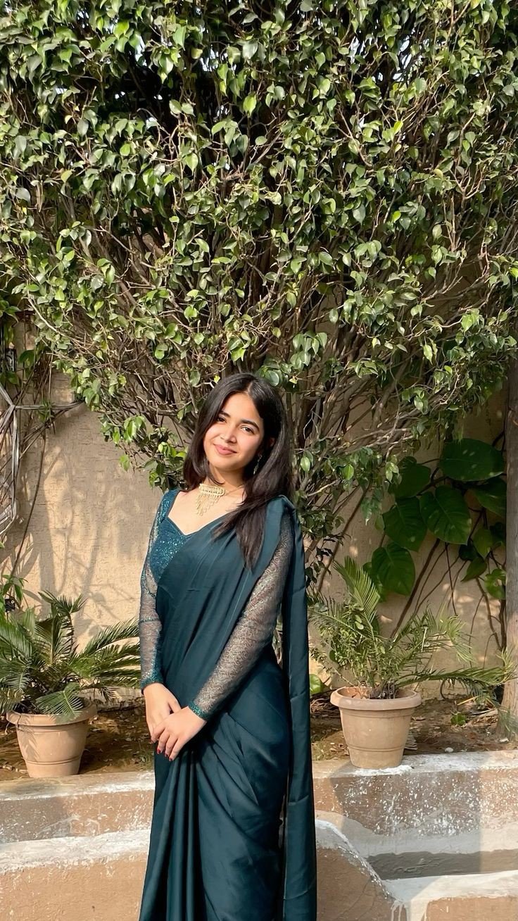 black saree girl dp hidden face for instagram black saree girl dp hidden face for instagram
