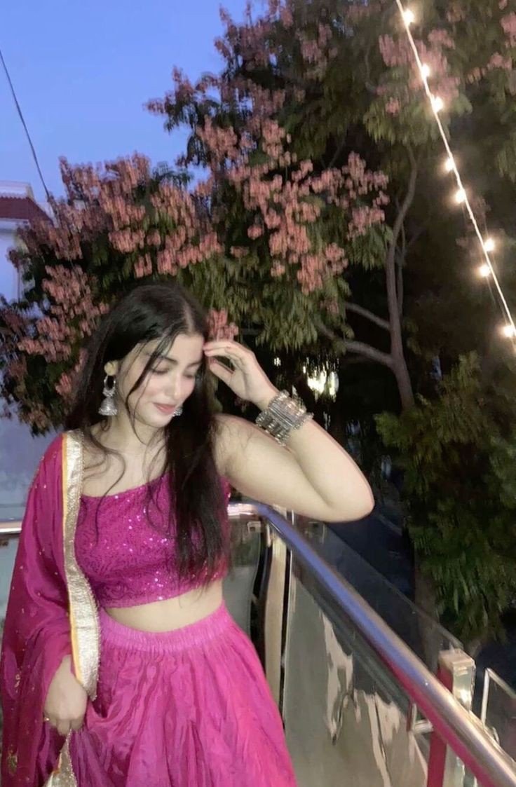cute saree girl dp indian cute saree girl dp indian