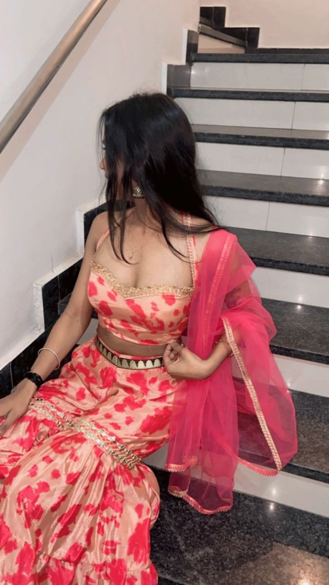 red colour saree girl dp red colour saree girl dp